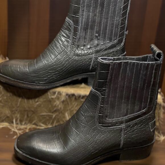 Vintage Foundry Shoes - Women's 8.5 VINTAGE FOUNDRY CO. Black Square Black Leather Main Chelsea Boots